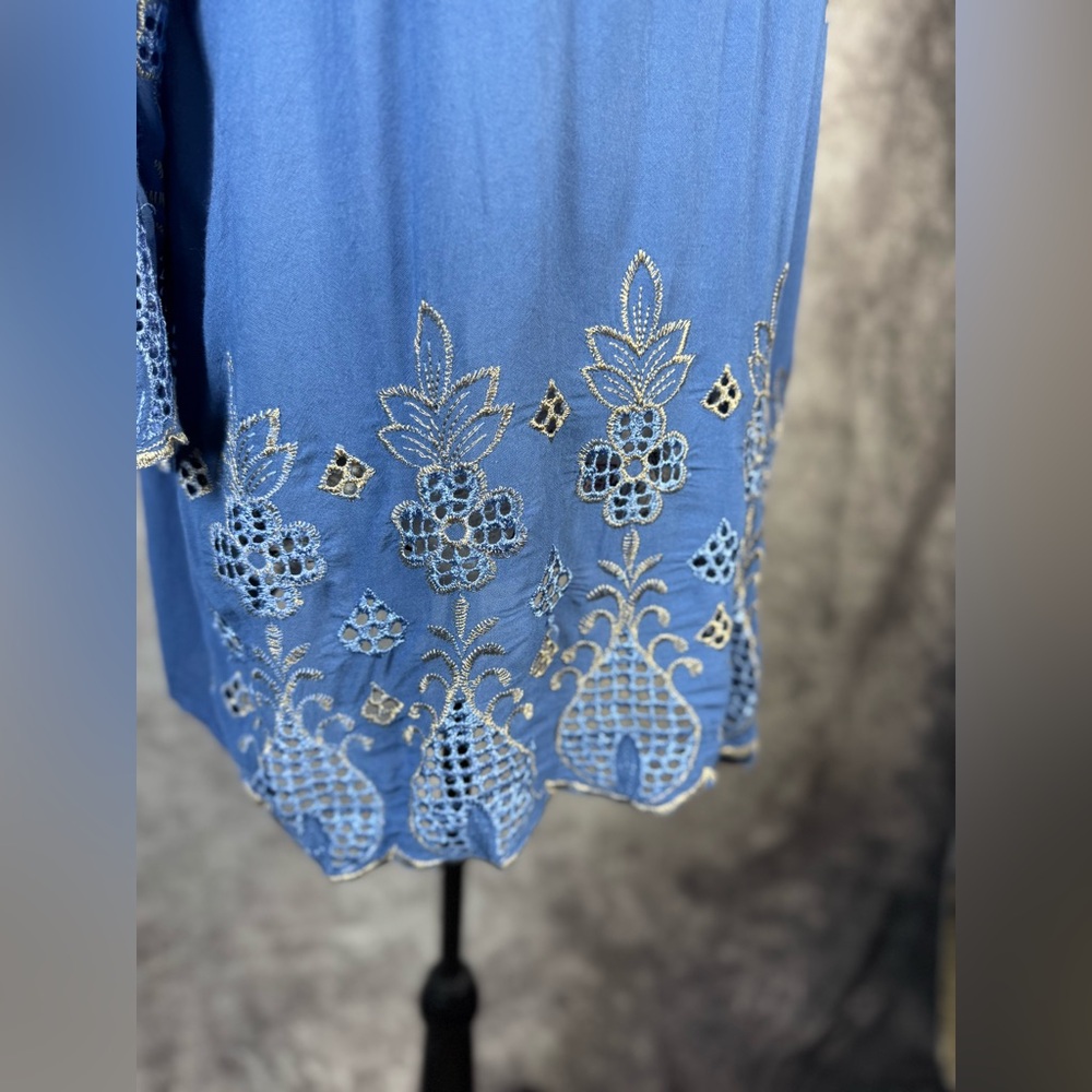 LIV Los Angeles Blue Embroidered Tunic Top M Boho Coastal Crochet Lace Rayon - Picture 3 of 10